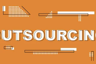 Oursourcing tekst henover orange baggrund